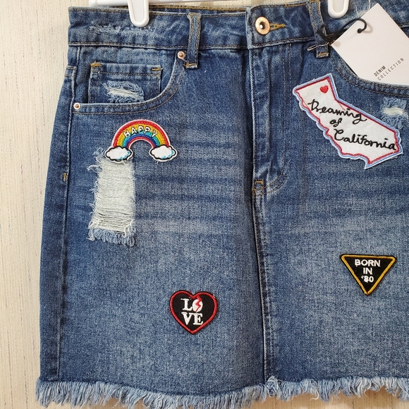 Forever 21 Denim Mini Skirt Distressed Patchwork Size 27 NWT - Picture 4 of 9